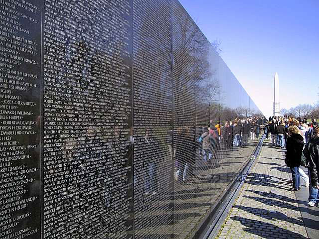 http://128.111.69.4/~jevbratt/teaching/F_05/102/art_examples/vietnam_memorial.jpg